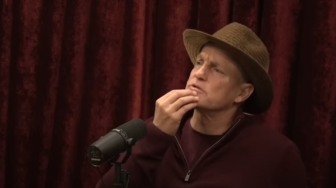 Joe Rogan laisse Woody Harrelson abasourdi après avoir affirmé que RFK Jr avait subi une « blessure vaccinale qui a changé sa vie »