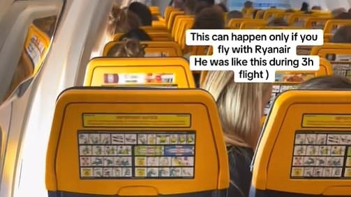 Die urkomische Art eines Flugpassagiers, auf einem Ryanair-Flug ein Nickerchen zu machen – Würden Sie es versuchen?