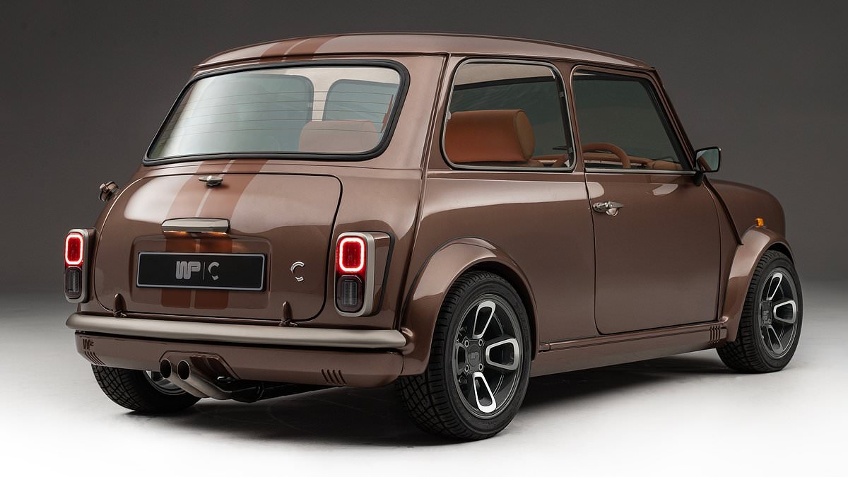 O clássico Mini se transformou em um hot hatch de £ 75.000 - e o primeiro modelo construído foi vendido para... um modelo