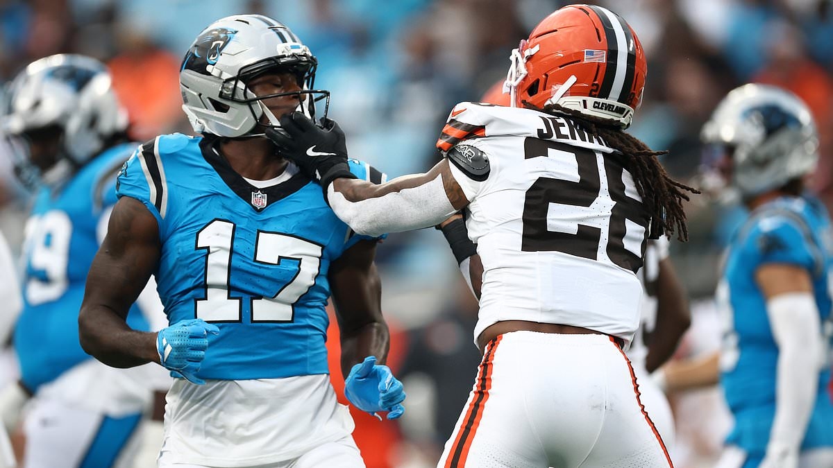 La partita di preseason della NFL si trasforma in una rissa selvaggia: due giocatori vengono sbalzati e a uno viene strappato il casco