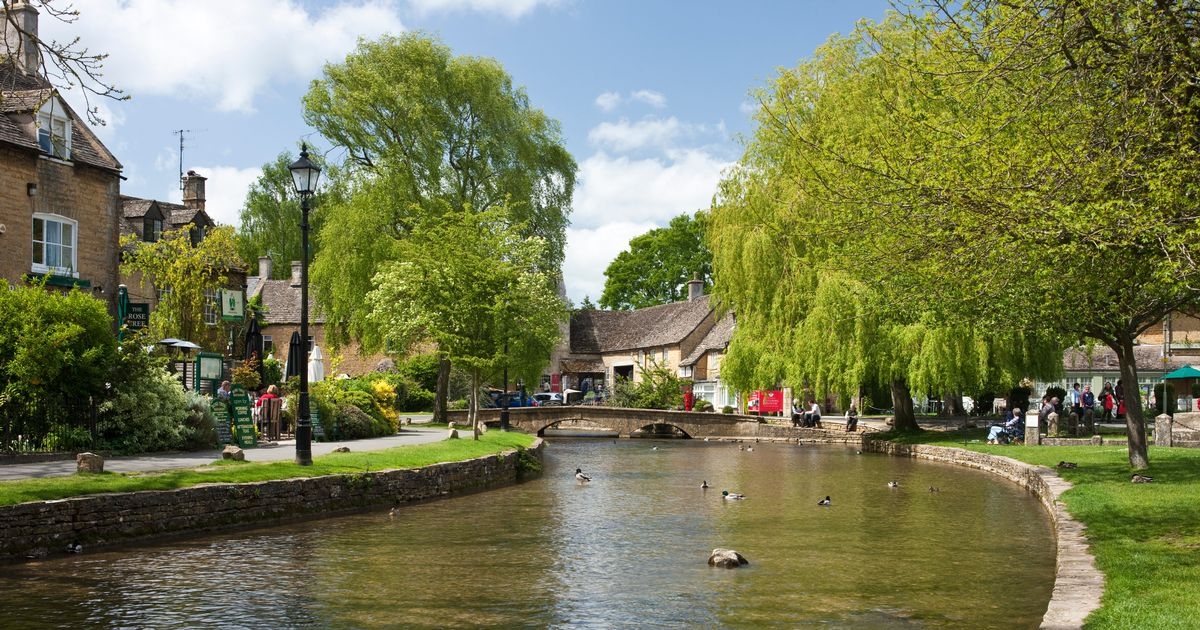 Cotswolds village named UK's prettiest plunged into chaos as tourists descend