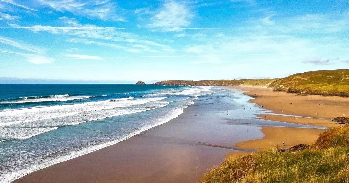 Una impresionante ciudad costera del Reino Unido con tres millas de playa ve caer los precios de las viviendas en £13.000