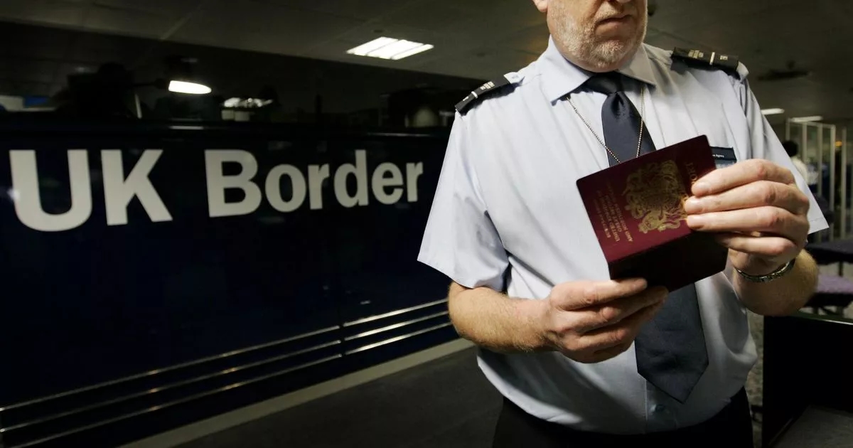 Zasady podróży Ryanair dla Brytyjczyków odwiedzających Hiszpanię, Grecję, Francję lub Portugalię tego lata
