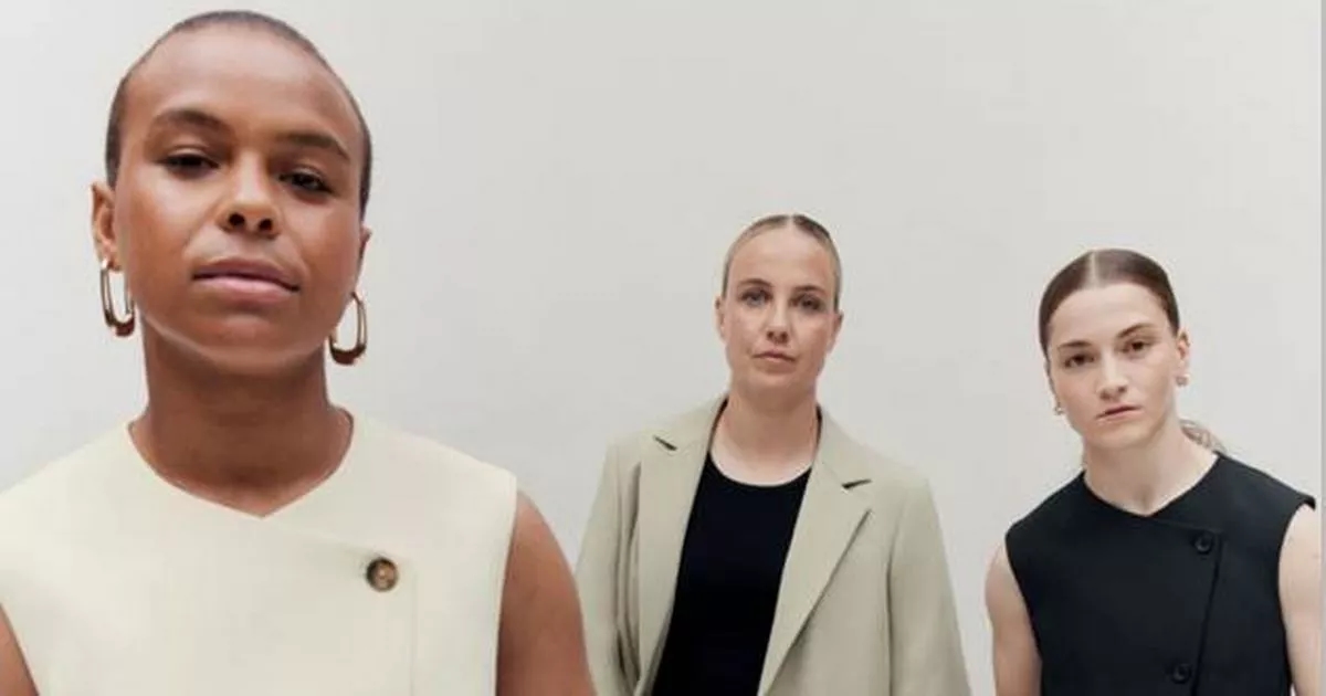 A nova coleção de alfaiataria da M&S com a seleção feminina de futebol da Inglaterra tem peças a partir de £ 15