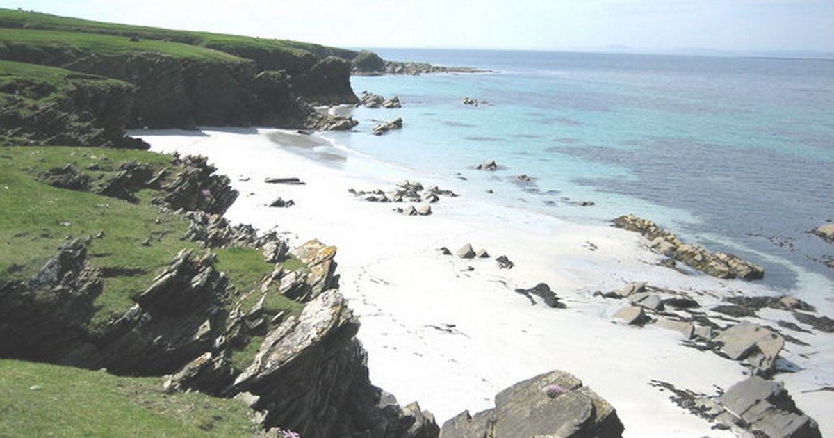 Isla abandonada del Reino Unido con playas blancas abandonada hace décadas por una razón clave