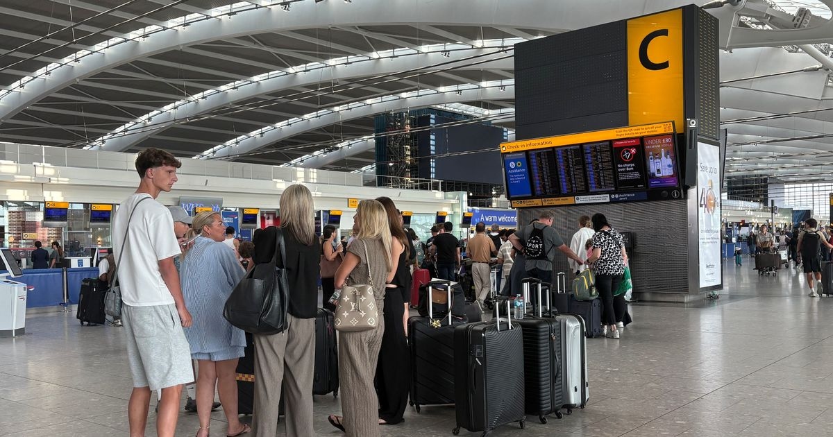Los británicos comparten sus pesadillas de viaje tras la suspensión de todos los vuelos en Heathrow y Gatwick