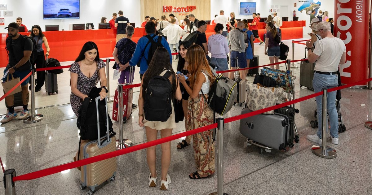 Major Spanish airport in chaos as construction sparks huge queues