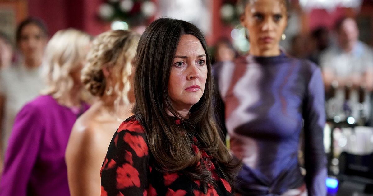Lacey Turner von EastEnders macht eine Andeutung auf „unerledigte Angelegenheiten“, während Stacey und Max nächste Woche wieder zusammenkommen