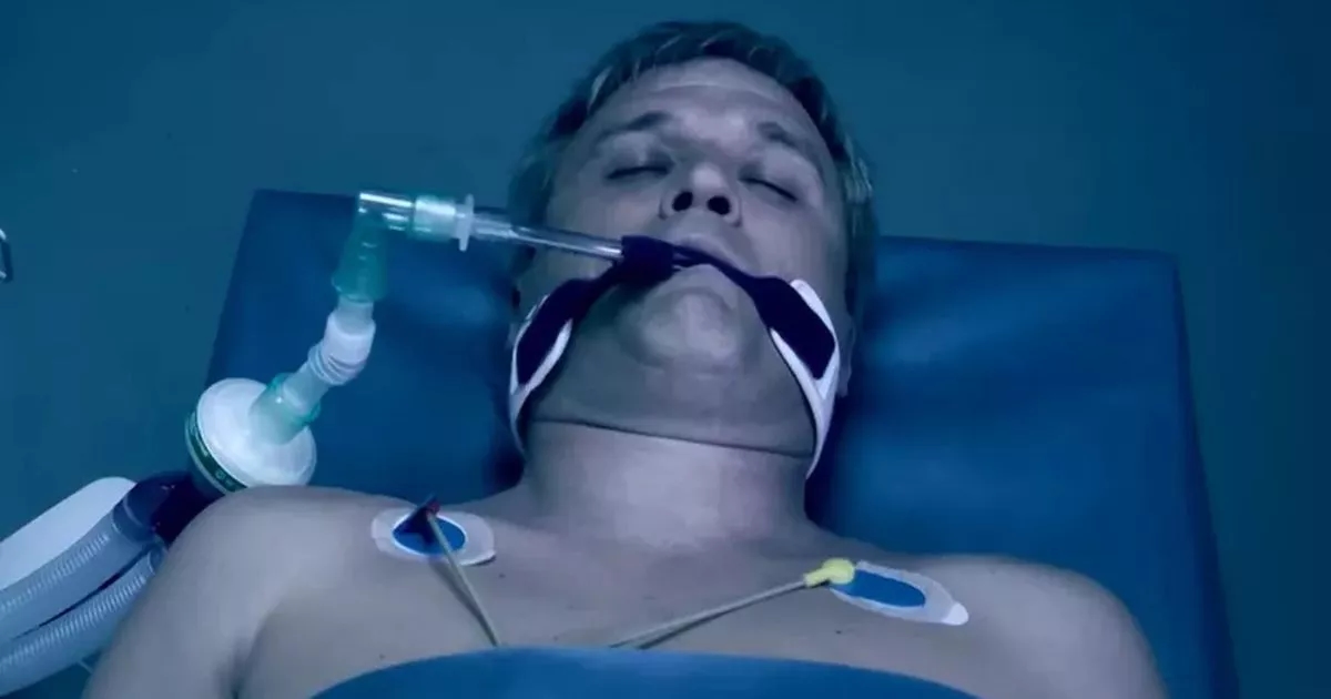 Los fans de Emmerdale 'resuelven' por qué Caleb realmente termina en el hospital después de la escena de Caín