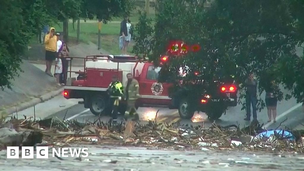 Al menos 24 muertos y hasta 25 niños desaparecidos en las "terribles" inundaciones en Texas