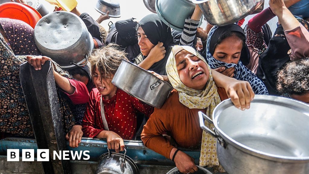 Negare cibo a Gaza è un'arma di guerra, dice alla BBC il capo dell'agenzia ONU per i rifugiati