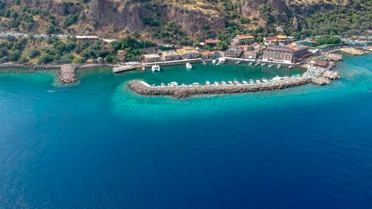 Waar ligt Assos en hoe kom je er? Wat zijn de bezienswaardigheden in Assos?