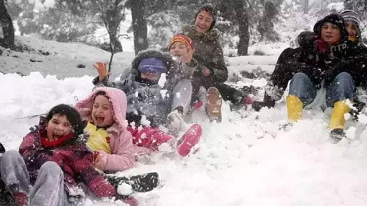 La neige est un obstacle à l’éducation… Voici les provinces et districts qui sont fermés