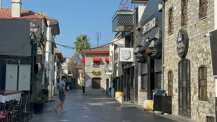 Tiroteio irrompe na Bar Street em Marmaris: 2 feridos, um gravemente