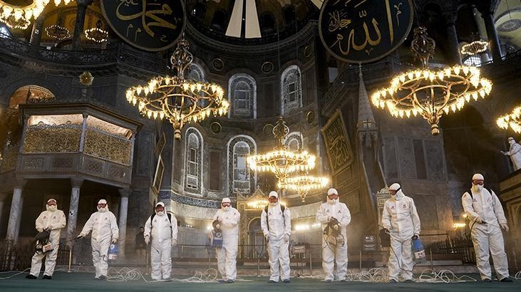 A limpeza do Ramadã foi feita na Grande Mesquita de Hagia Sophia