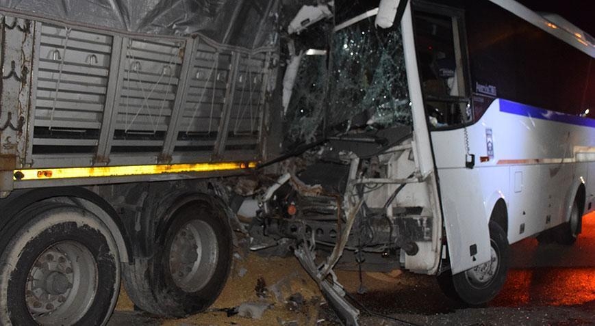 Un ouvrier a percuté un camion stationné ! Il y a des blessés.