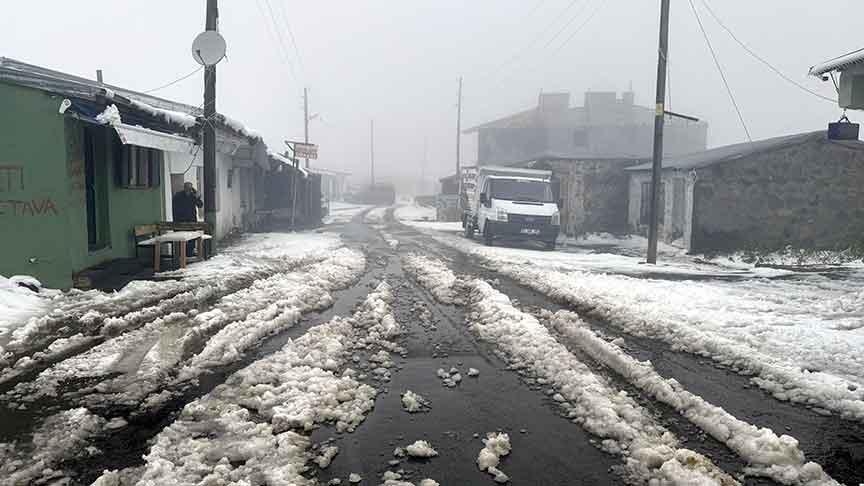 Het kwam plotseling naar beneden en ze stonden vast! De sneeuwlaag bereikte 30 centimeter: 'Het blijft maar vallen'