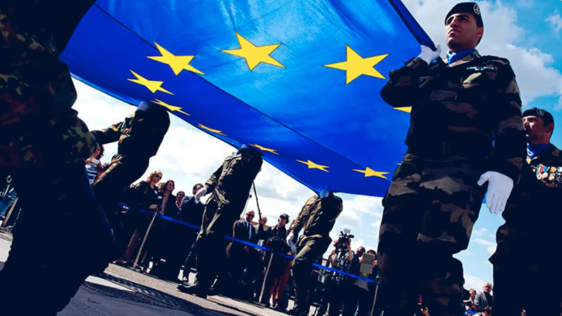 72% молодых испанцев опасаются войны в Европе, а 60% призывают к созданию общей армии.