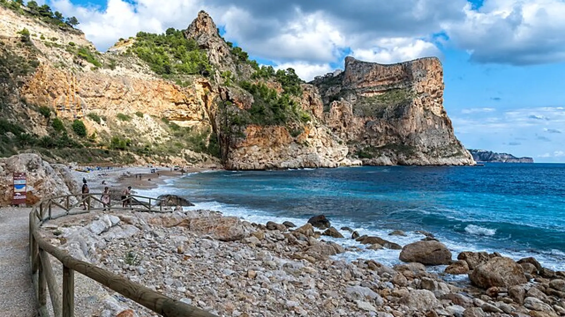 Kristina, una turista della famosa Cala del Moraig: "Ha una tonalità d'acqua unica."