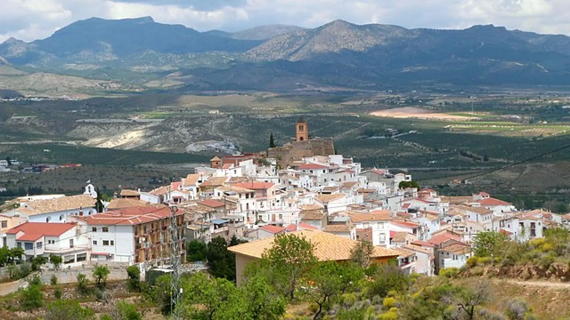 El bonito pueblo de Almería rodeado de naturaleza y con restos de un castillo nazarí
