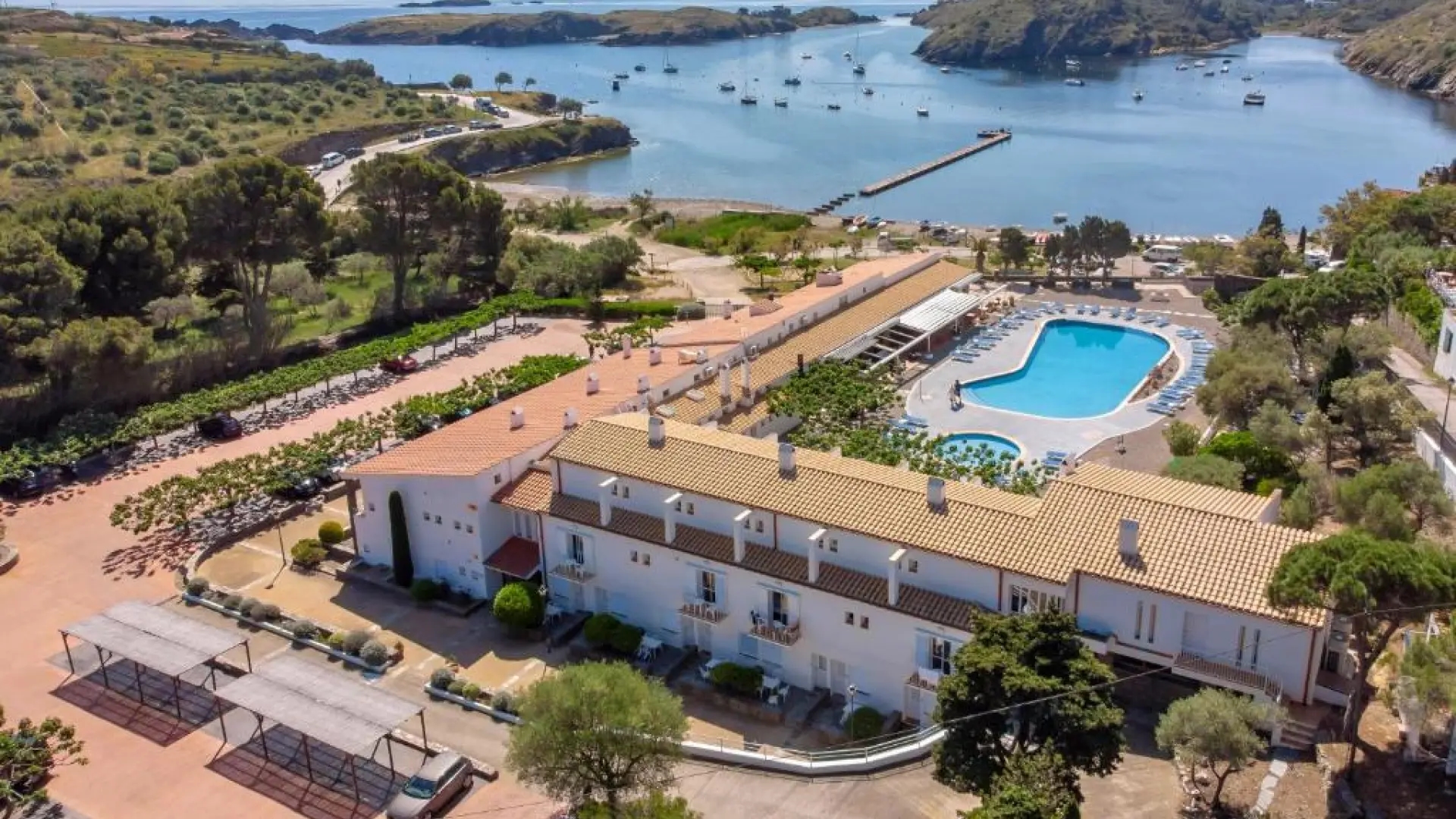 O hotel mais famoso de Cadaqués, com 2.100 avaliações: à beira-mar, acessível e um refúgio de paz.