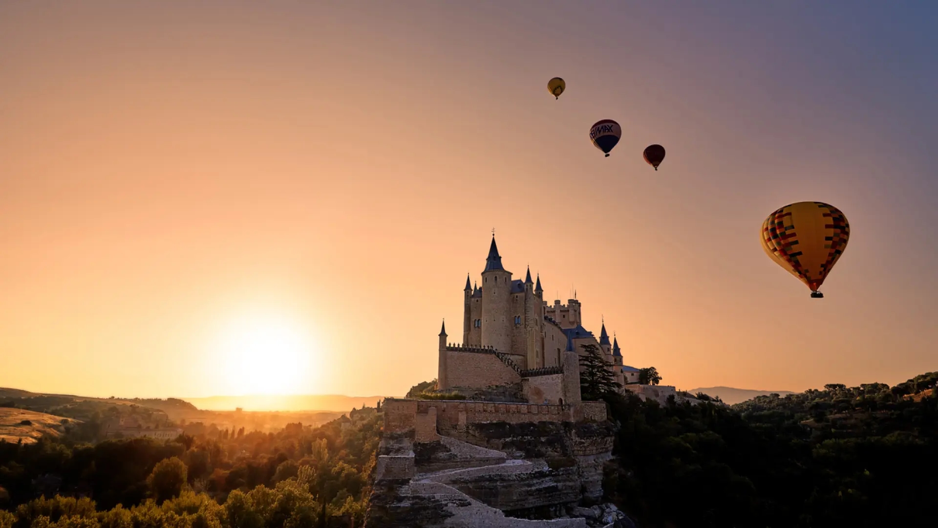 Wo kann man in Spanien Heißluftballon fahren? Die besten Ziele für einen Blick aus der Luft.