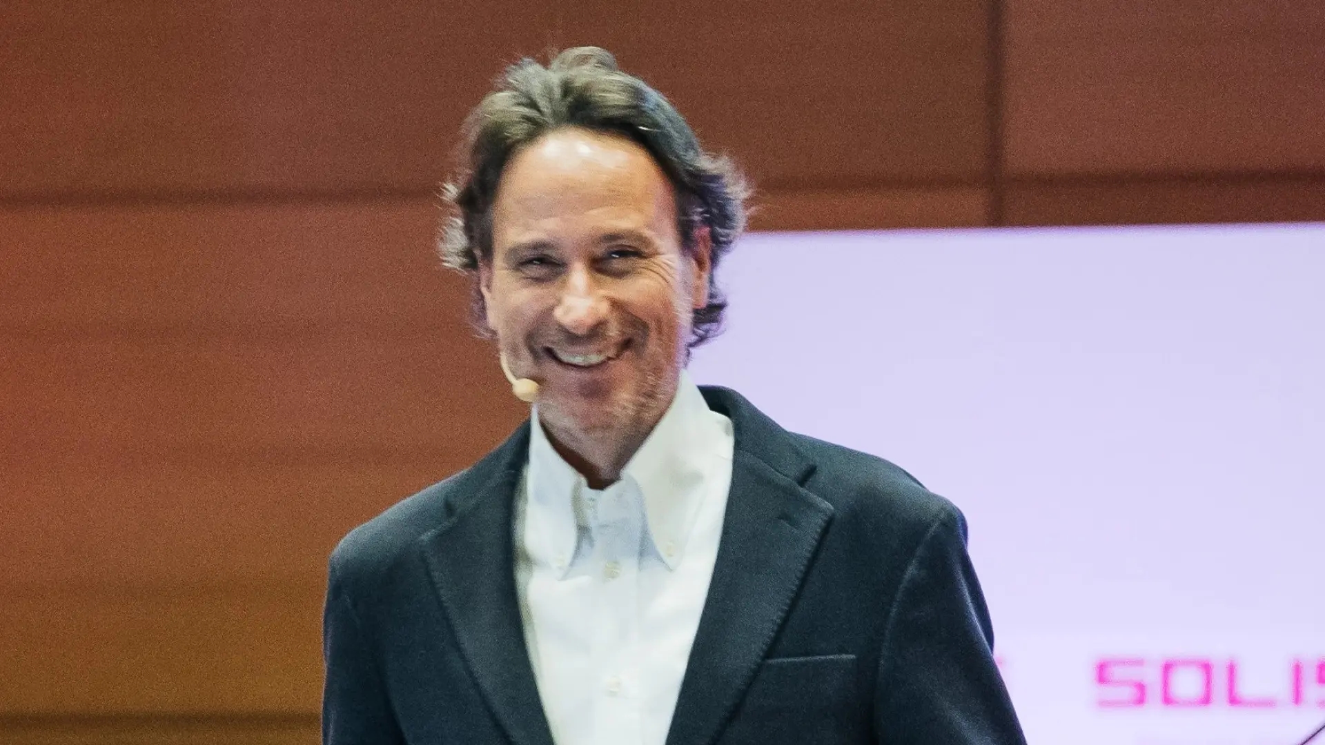 Victor Küppers, especialista em psicologia positiva: "Você não deve admirar a inteligência; você deve admirar alguém por ser uma boa pessoa, porque isso exige esforço."