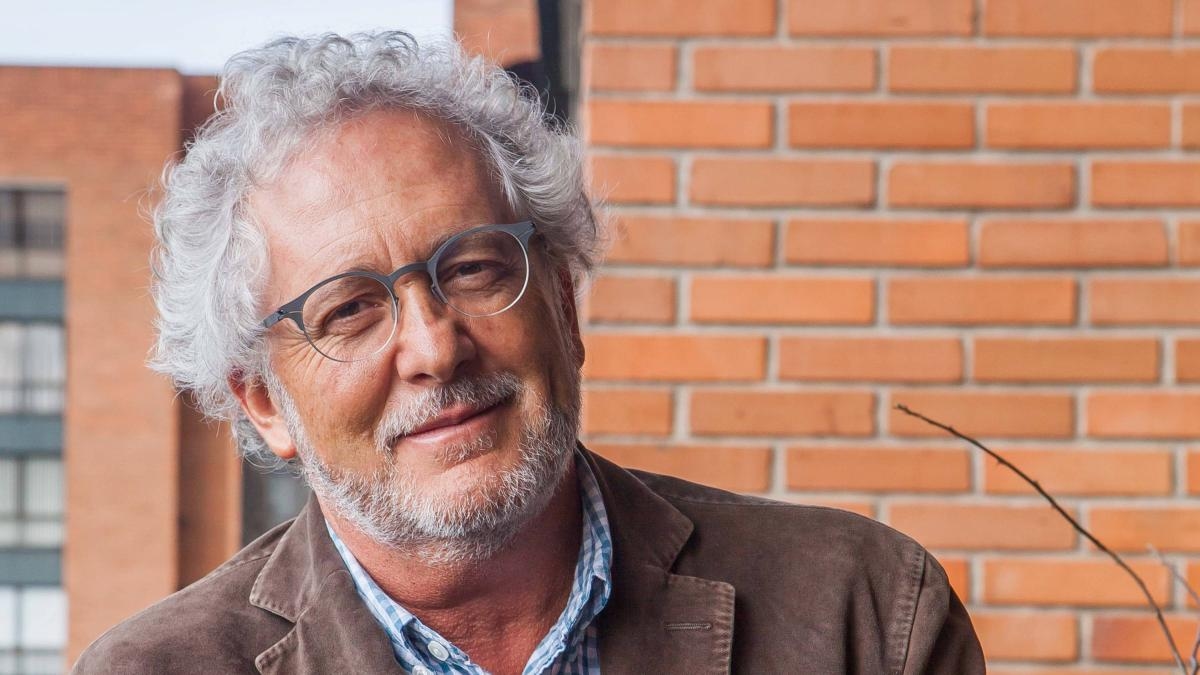 Héctor Abad Faciolince: "Sono uno dei codardi che sopravvivono". Lo scrittore parla di "Adesso e nell'ora"