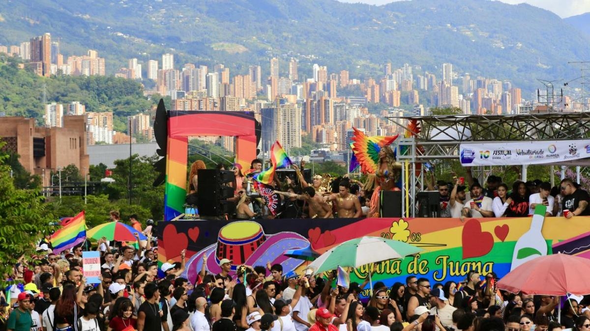 Bogotà estende l'appello per iniziative di turismo inclusivo e annuncia la giornata dell'adozione al Theatron