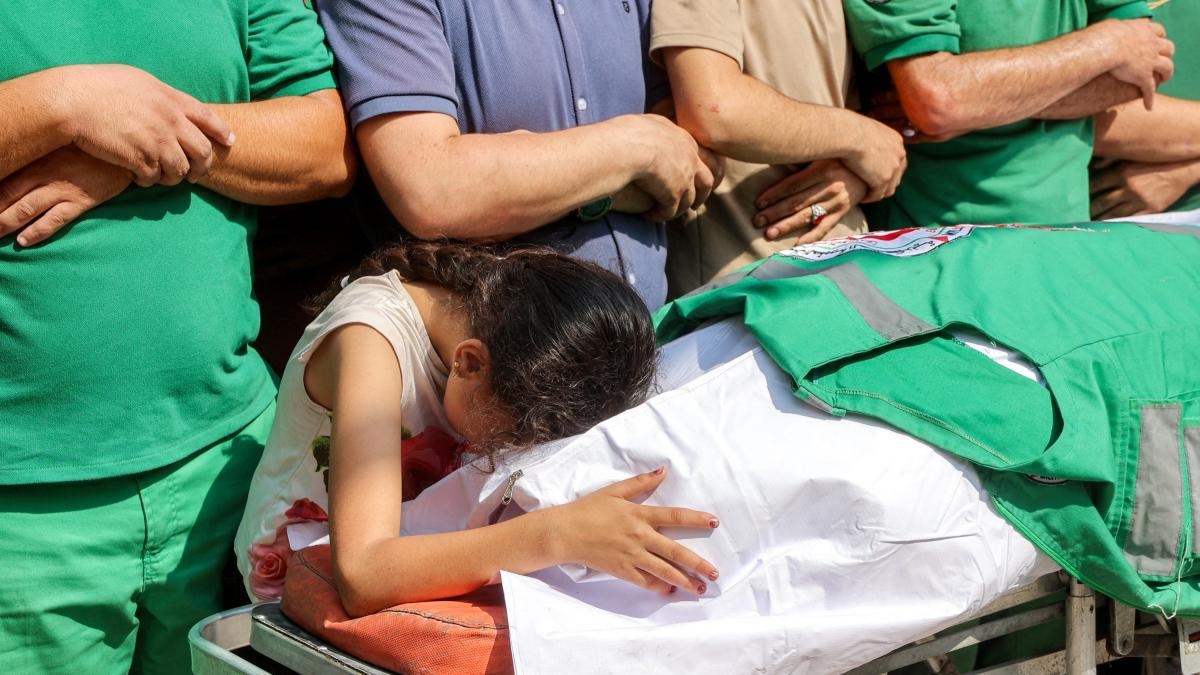 Israele uccide più di 100 abitanti di Gaza in 24 ore; le ONG chiedono la fine del sistema di distribuzione degli aiuti