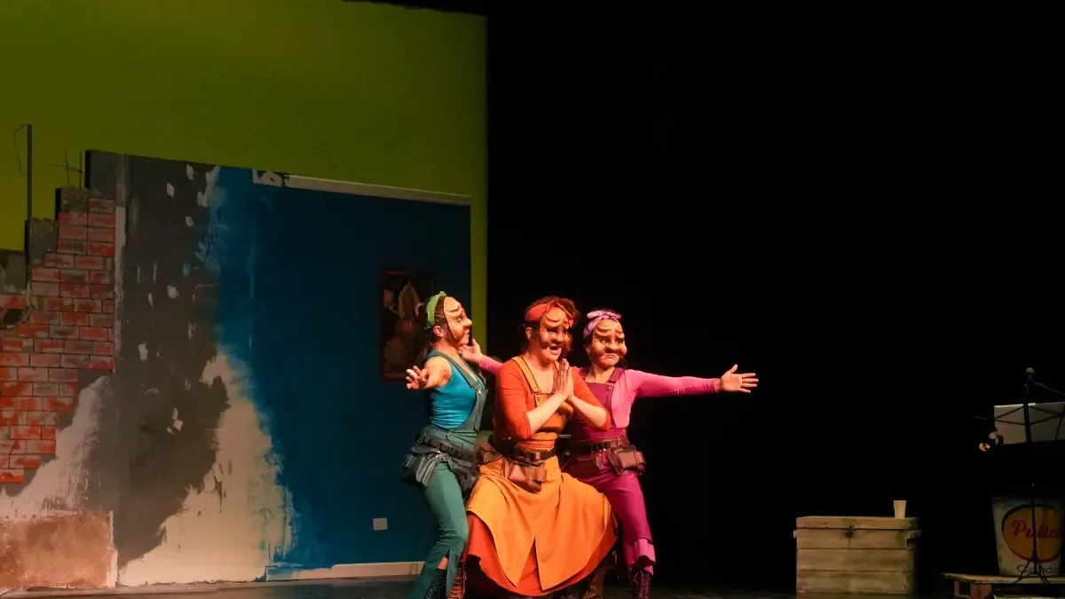 Dietro le quinte di "Cerco l'uomo della mia vita, ho già avuto un marito": un'opera teatrale che parla di come le donne affrontano il dolore e la solitudine