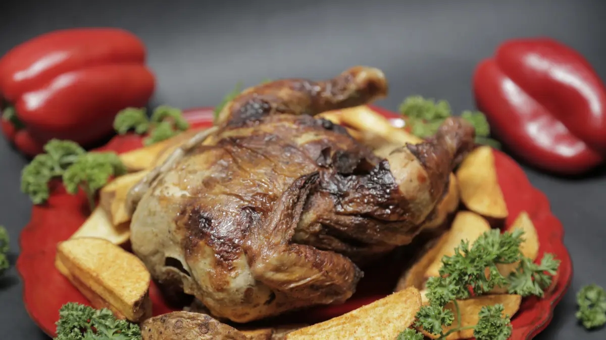 La Suerte: Restauracja, która serwuje kurczaka na nowo, w chińskim pudełku, z sosem piwnym i nutą tradycji
