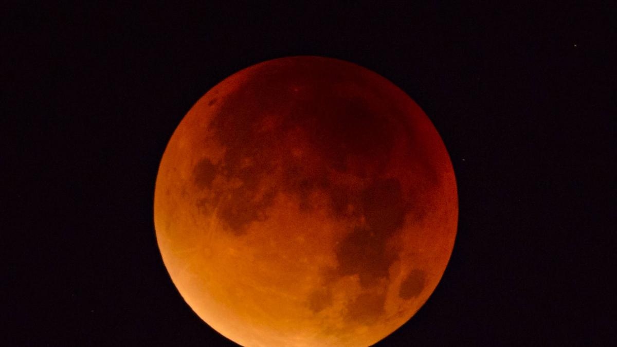 Eclipse lunar total em 7 de setembro de 2025: Rituais de amor e abundância para esta 'Lua de Sangue'