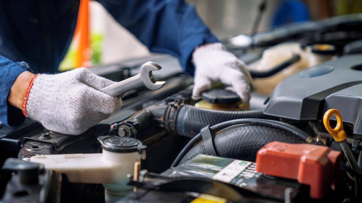 Sie enthüllen die häufigsten Betrugsmaschen beim Automechaniker.