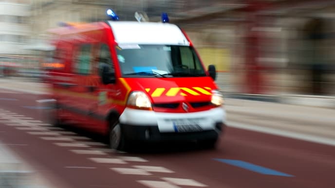 Cipières: donna di 57 anni gravemente ferita dopo uno scontro tra un veicolo a due ruote e un bovino