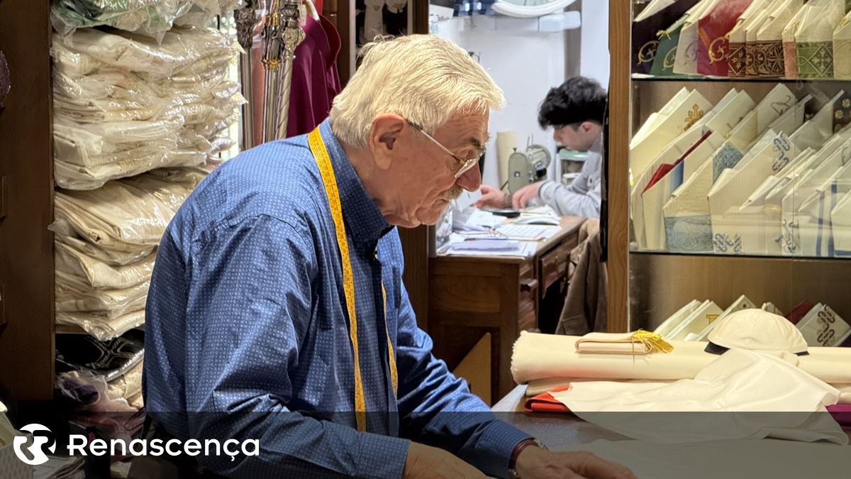 Pauselijke kleermaker zegt dat de gewaden van de opvolger van Franciscus 'bijna klaar' zijn