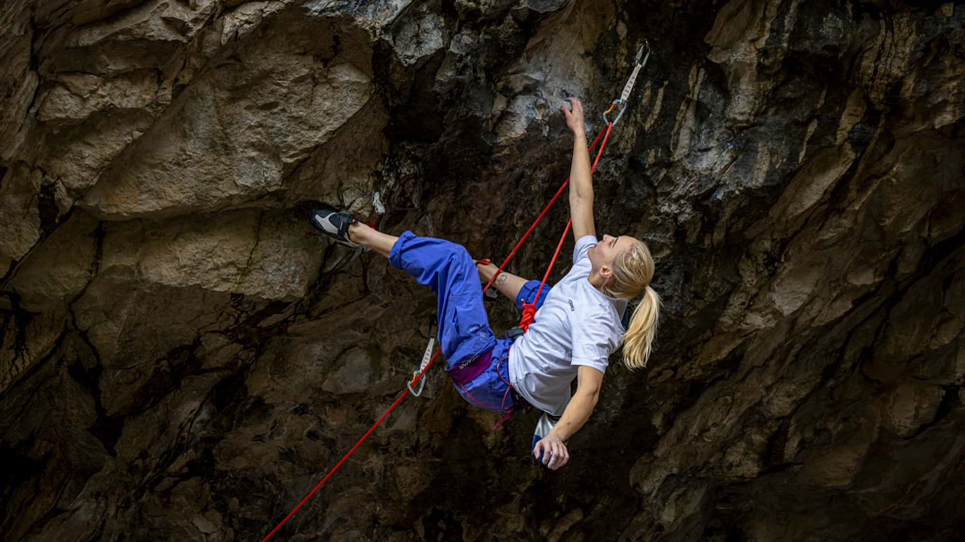 8c+/9a in Massone: Janja Garnbret flashes Pure Dreaming without kneepads