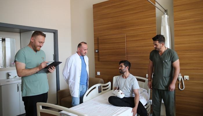 Av tüfeğinin ateş almasıyla parçalanan eli, vücudundan alınan parçalarla birleştirildi