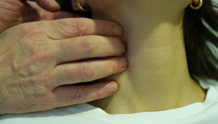 Expert warns: Don't ignore the symptom on your neck! 'It's a sign of serious illness'