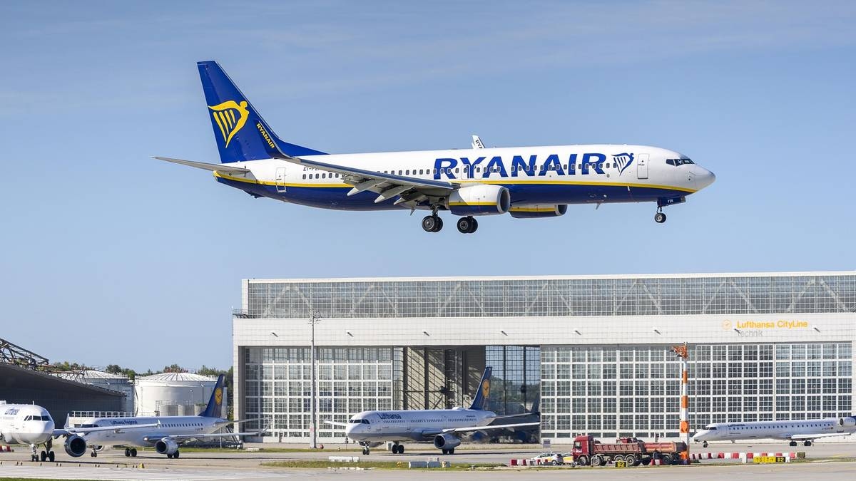 They were flying from Barcelona to Porto. The pilot lost consciousness.