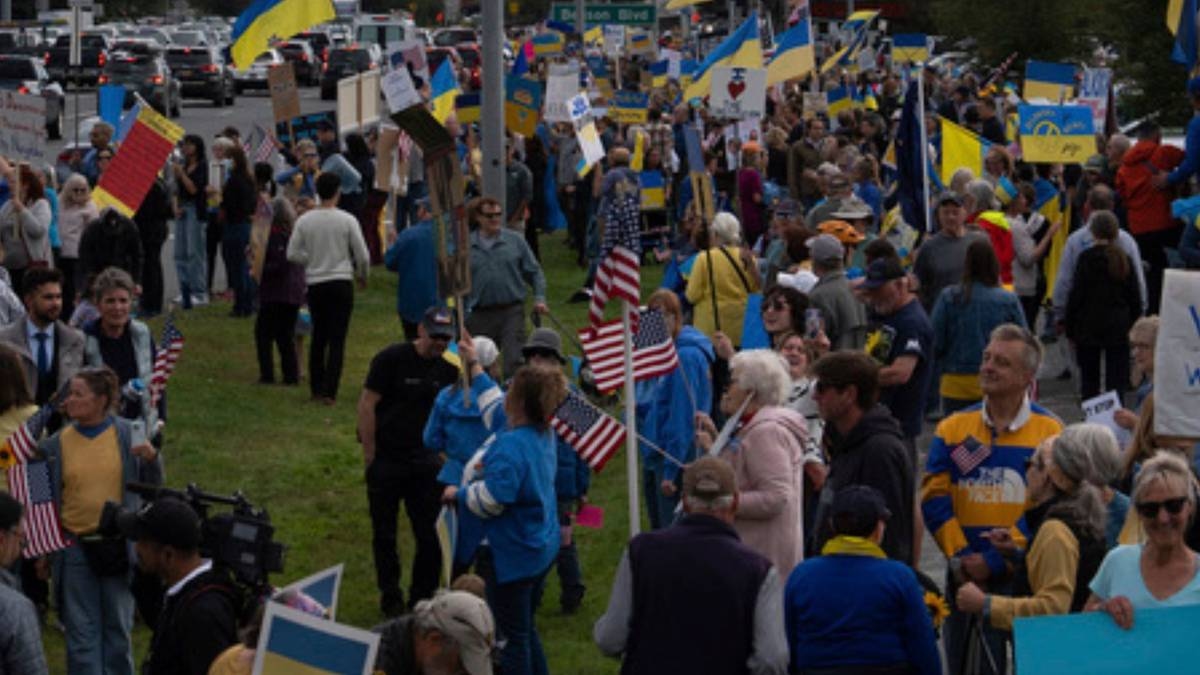 Proteste prima dell'incontro chiave: "Se si raggiunge un accordo, probabilmente sarà a scapito dell'Ucraina"