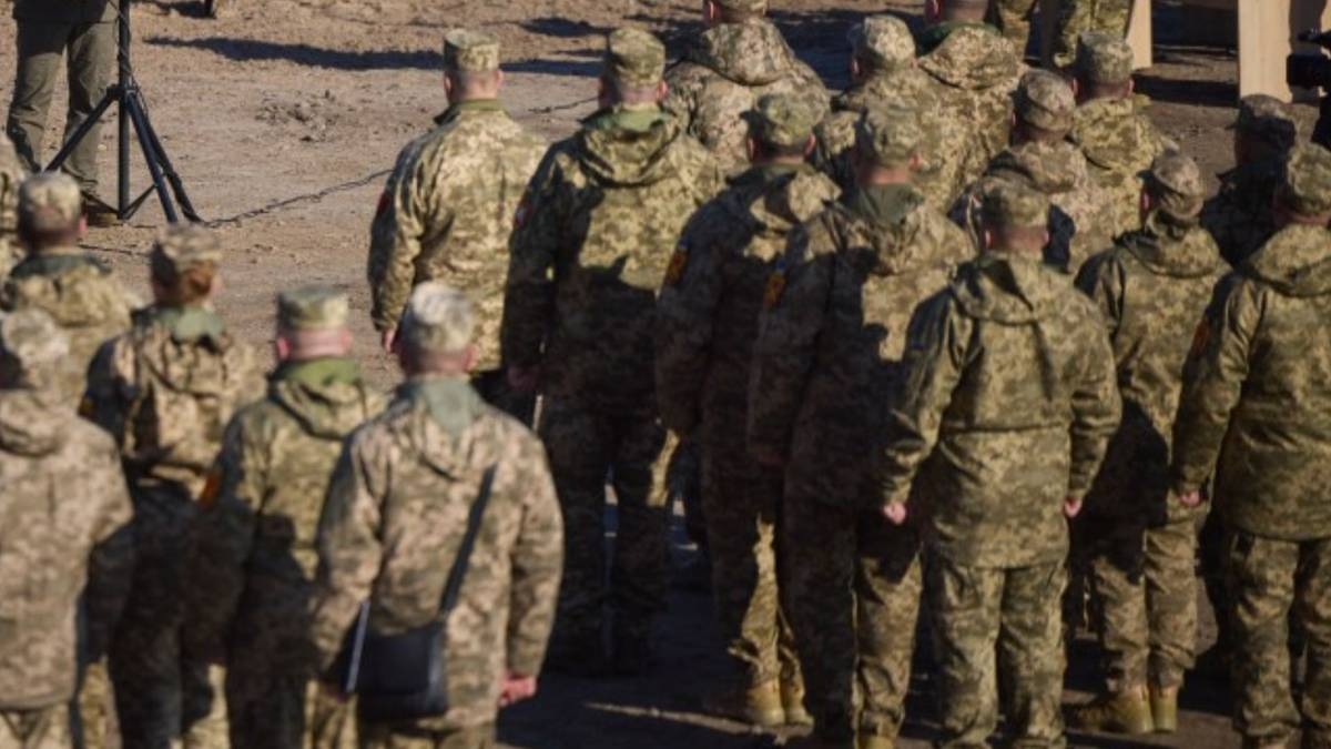 Una oleada de deserciones en el ejército ucraniano. Varios miles de casos al mes.