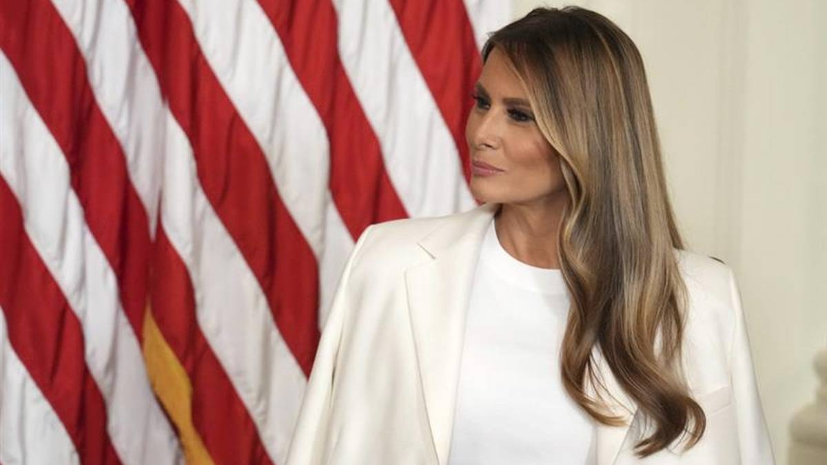 Putin ha ricevuto una lettera da Melania Trump. Il presidente degli Stati Uniti gliel'ha consegnata personalmente.