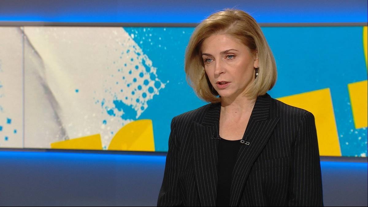 Joanna Mucha in "Graffiti". Watch from 8:40