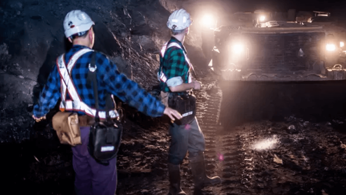 Rock mass collapse in mine. 37-year-old miner dies