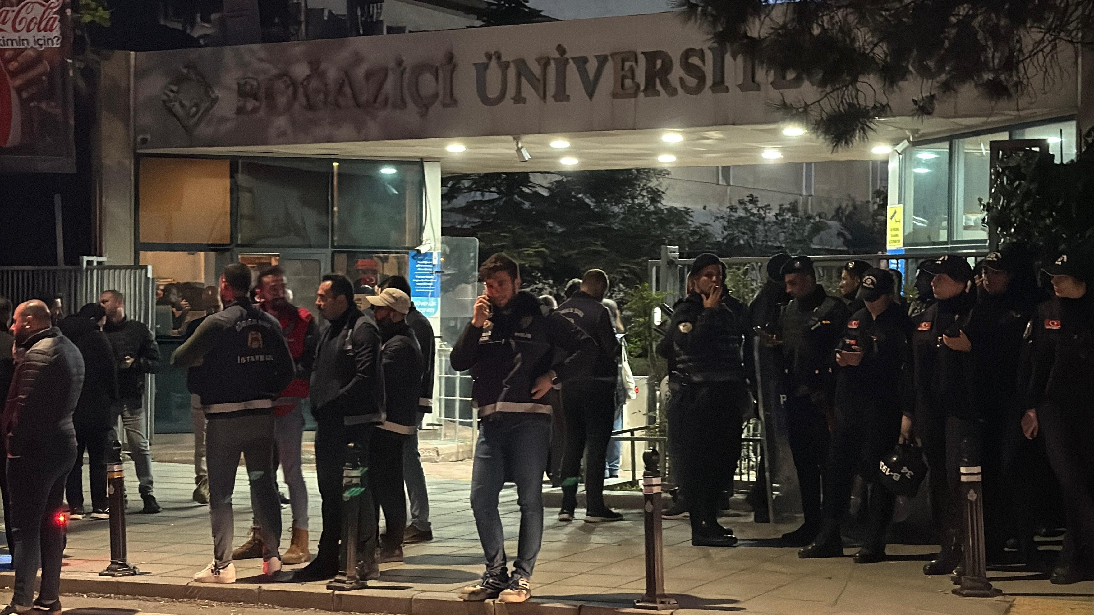 Demonstranten griffen Polizei an der Boğaziçi-Universität an: 13 Polizisten verletzt, 97 festgenommen
