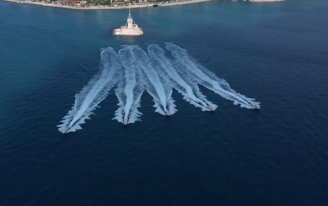 Küstenwache veranstaltete eine Demonstration im Bosporus