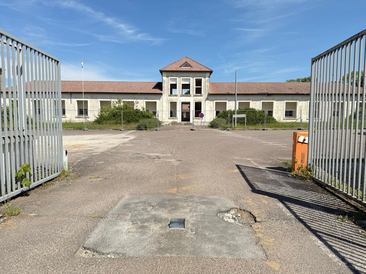New hospital: work on hold