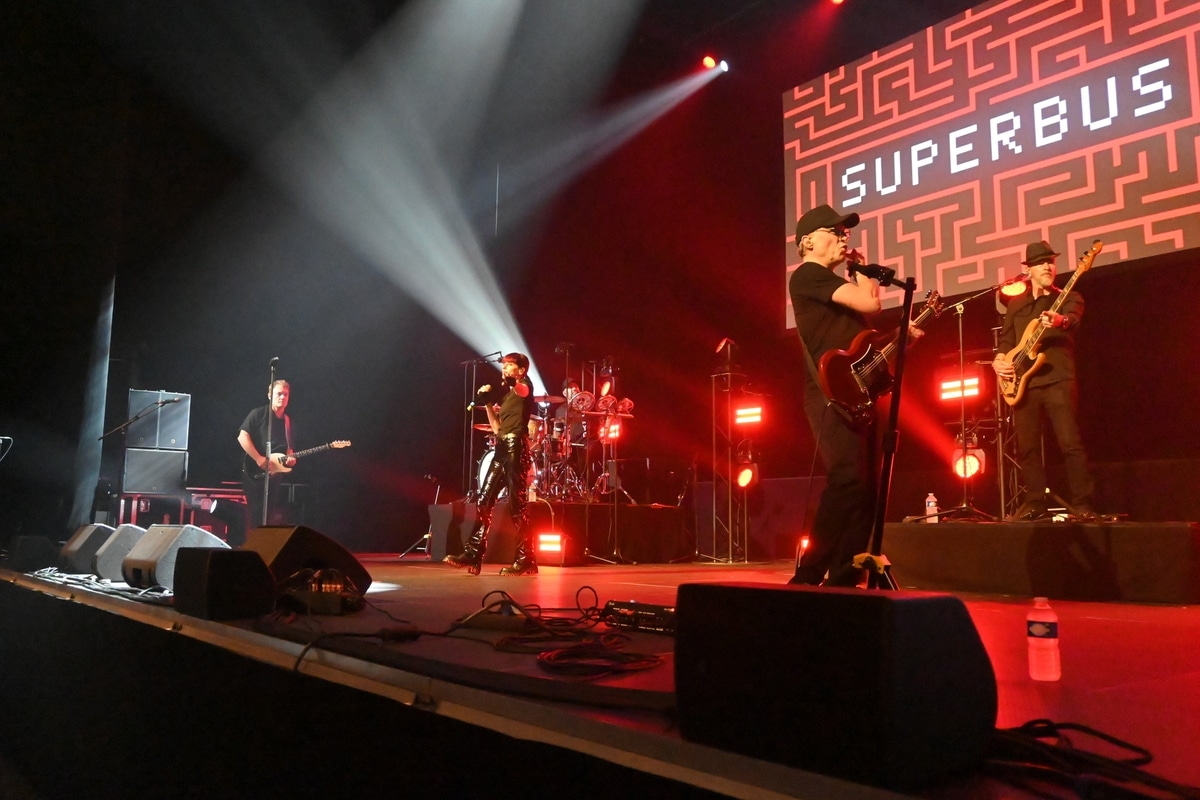 Superbus i spółka: wieczór czystego szaleństwa w Palestrze