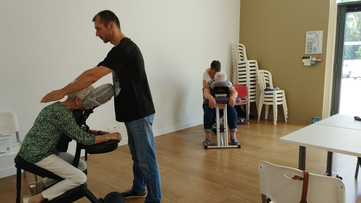 “Los masajes de Emma” en el Café Escapade